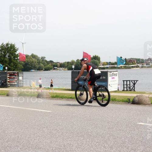 21.06.2025 - 27. Vierlanden-Triathlon H.Heesch http://msf.ph/oto/7998198 15.06.2025 11:35:40 Radfahren 705 meine-sportfotos.de