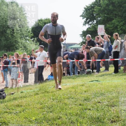 15.06.2025 - 27. Vierlanden-Triathlon KatJ http://msf.ph/oto/7998208 15.06.2025 09:56:04 Schwimmen 268, 280, 283, 285, 308, 310, 312, 322, 357 meine-sportfotos.de