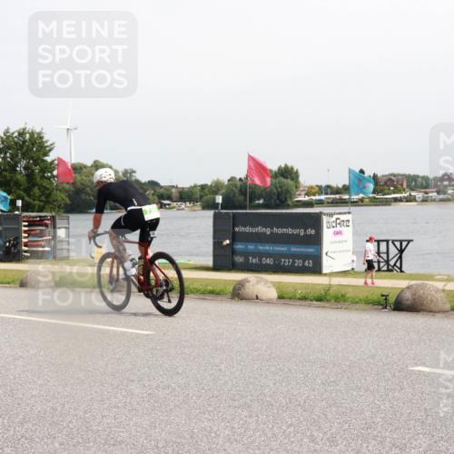 21.06.2025 - 27. Vierlanden-Triathlon H.Heesch http://msf.ph/oto/7998221 15.06.2025 11:35:48 Radfahren 70, 735, 903 meine-sportfotos.de