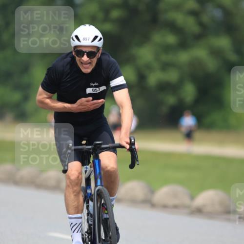 21.06.2025 - 27. Vierlanden-Triathlon H.Heesch http://msf.ph/oto/7998229 15.06.2025 12:28:02 Radfahren 845, 857, 892 meine-sportfotos.de