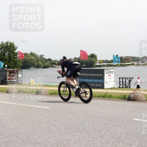 21.06.2025 - 27. Vierlanden-Triathlon H.Heesch http://msf.ph/oto/7998230 15.06.2025 11:35:49 Radfahren 70, 735, 903 meine-sportfotos.de