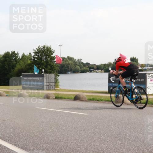 15.06.2025 - 27. Vierlanden-Triathlon H.Heesch http://msf.ph/oto/7998232 15.06.2025 09:46:55 Radfahren 36, 82, 126, 149 meine-sportfotos.de