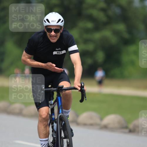 21.06.2025 - 27. Vierlanden-Triathlon H.Heesch http://msf.ph/oto/7998239 15.06.2025 12:28:02 Radfahren 845, 857, 892 meine-sportfotos.de