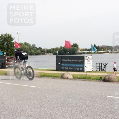 21.06.2025 - 27. Vierlanden-Triathlon H.Heesch http://msf.ph/oto/7998241 15.06.2025 11:35:49 Radfahren 70, 735, 903 meine-sportfotos.de