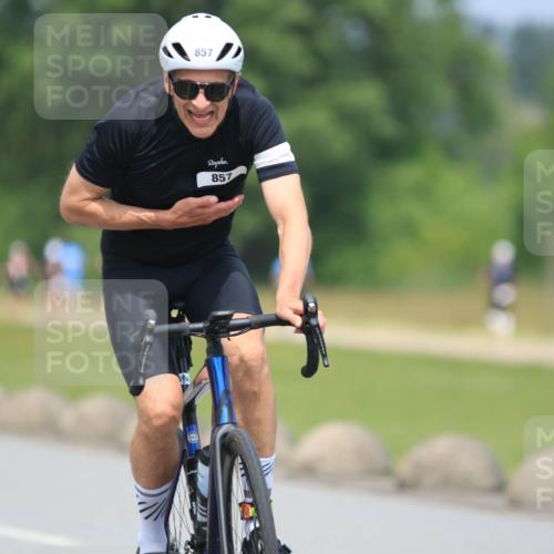 21.06.2025 - 27. Vierlanden-Triathlon H.Heesch http://msf.ph/oto/7998250 15.06.2025 12:28:03 Radfahren 845, 857, 892 meine-sportfotos.de