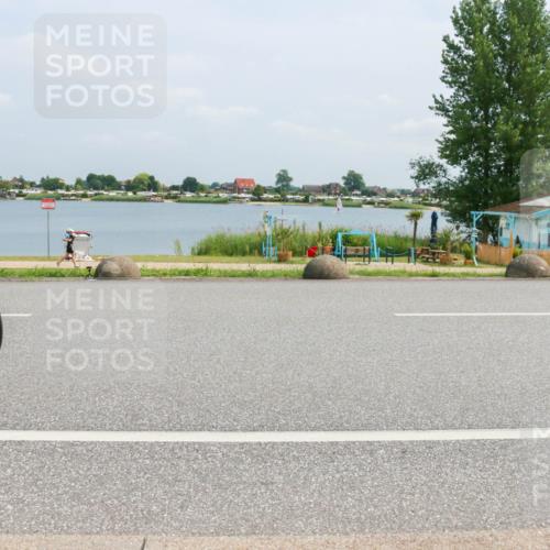 21.06.2025 - 27. Vierlanden-Triathlon H.Heesch http://msf.ph/oto/7998255 15.06.2025 12:29:50 Radfahren 937, 951 meine-sportfotos.de
