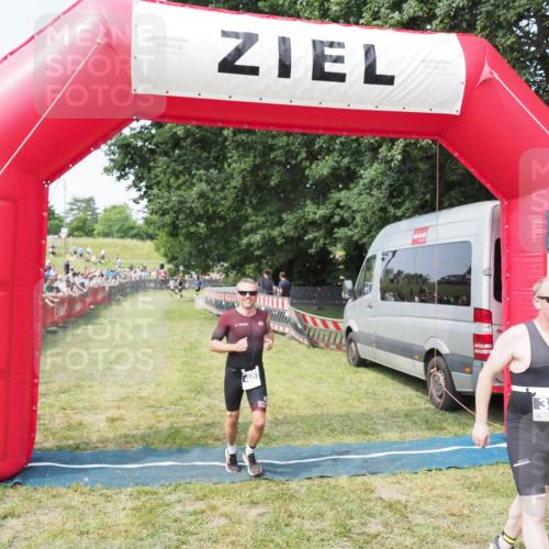 21.06.2025 - 27. Vierlanden-Triathlon MichiJ http://msf.ph/oto/7998273 15.06.2026 11:21:48 Ziel 384, 407 meine-sportfotos.de