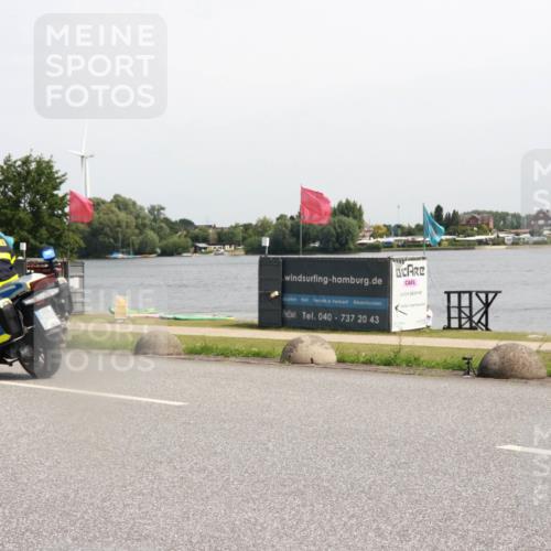 21.06.2025 - 27. Vierlanden-Triathlon H.Heesch http://msf.ph/oto/7998276 15.06.2025 11:35:50 Radfahren 70, 735, 736 meine-sportfotos.de