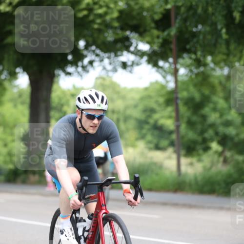 15.06.2025 - 7 Türme Triathlon Yannick Fuchs http://msf.ph/oto/7998286 15.06.2025 12:19:16 Radfahren 241, 325 meine-sportfotos.de