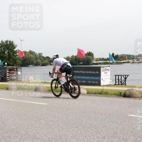 21.06.2025 - 27. Vierlanden-Triathlon H.Heesch http://msf.ph/oto/7998294 15.06.2025 11:35:52 Radfahren 70, 735, 736 meine-sportfotos.de