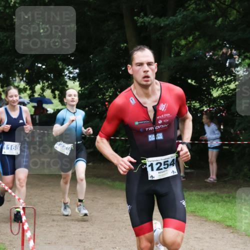 21.06.2025 - 27. Vierlanden-Triathlon Lena Gebhardt http://msf.ph/oto/7998297 15.06.2025 13:56:34 Laufen 1168, 2, 2025, 1254 meine-sportfotos.de