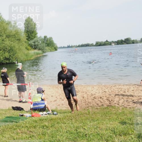 21.06.2025 - 27. Vierlanden-Triathlon MichiJ http://msf.ph/oto/7998326 15.06.2026 10:02:17 Schwimmen 317 meine-sportfotos.de