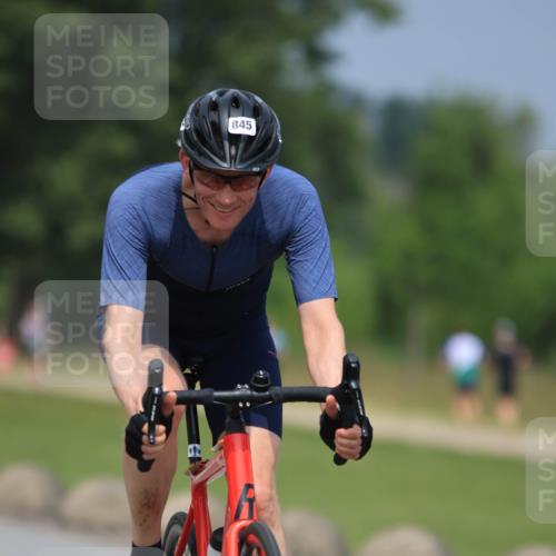 21.06.2025 - 27. Vierlanden-Triathlon H.Heesch http://msf.ph/oto/7998328 15.06.2025 12:28:07 Radfahren 845, 857, 892 meine-sportfotos.de