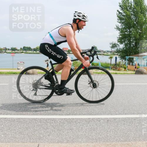 21.06.2025 - 27. Vierlanden-Triathlon H.Heesch http://msf.ph/oto/7998329 15.06.2025 12:30:28 Radfahren 640 meine-sportfotos.de
