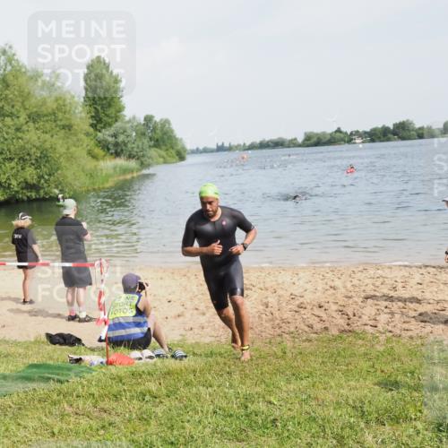 21.06.2025 - 27. Vierlanden-Triathlon MichiJ http://msf.ph/oto/7998346 15.06.2026 10:02:17 Schwimmen 317 meine-sportfotos.de