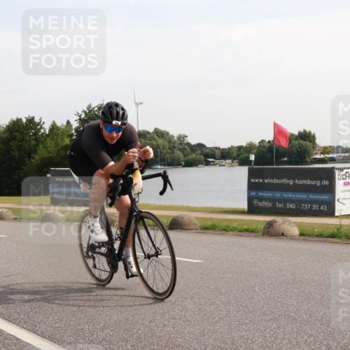 15.06.2025 - 27. Vierlanden-Triathlon H.Heesch http://msf.ph/oto/7998353 15.06.2025 09:48:37 Radfahren 30 meine-sportfotos.de