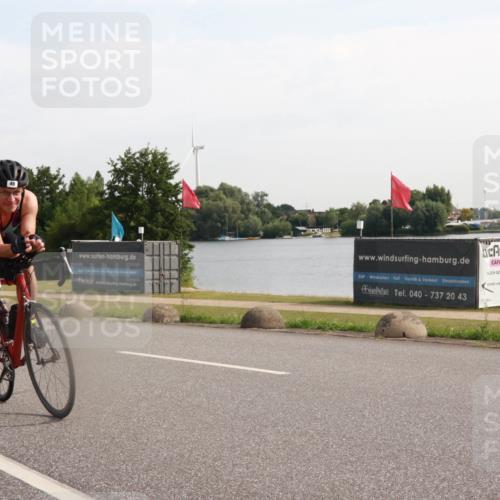 15.06.2025 - 27. Vierlanden-Triathlon H.Heesch http://msf.ph/oto/7998362 15.06.2025 09:48:44 Radfahren 49, 73, 159, 247 meine-sportfotos.de