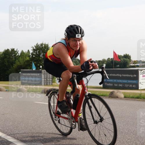 15.06.2025 - 27. Vierlanden-Triathlon H.Heesch http://msf.ph/oto/7998371 15.06.2025 09:48:44 Radfahren 49, 73, 159, 247 meine-sportfotos.de