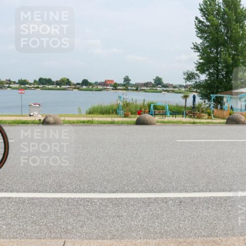 21.06.2025 - 27. Vierlanden-Triathlon H.Heesch http://msf.ph/oto/7998380 15.06.2025 12:30:38 Radfahren 58, 828, 883, 884, 952 meine-sportfotos.de