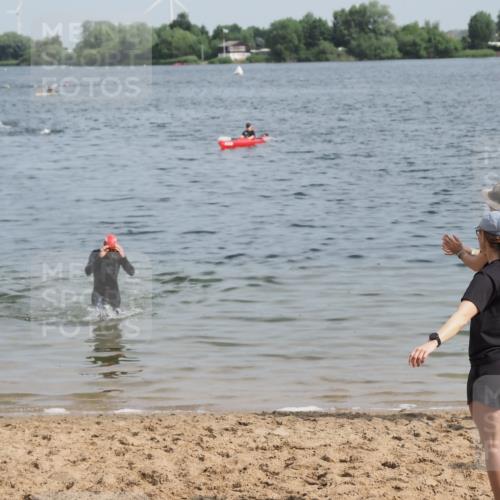 21.06.2025 - 27. Vierlanden-Triathlon MichiJ http://msf.ph/oto/7998394 15.06.2026 10:02:33 Schwimmen 397 meine-sportfotos.de