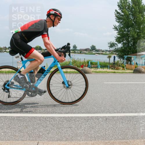 21.06.2025 - 27. Vierlanden-Triathlon H.Heesch http://msf.ph/oto/7998395 15.06.2025 12:30:38 Radfahren 58, 828, 883, 884, 952 meine-sportfotos.de