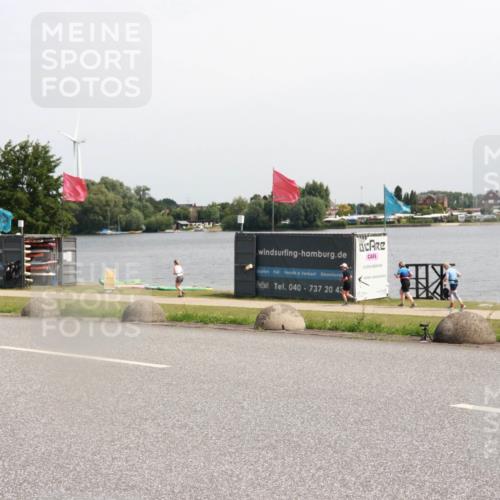 21.06.2025 - 27. Vierlanden-Triathlon H.Heesch http://msf.ph/oto/7998413 15.06.2025 11:36:36 Radfahren 23, 639, 712 meine-sportfotos.de