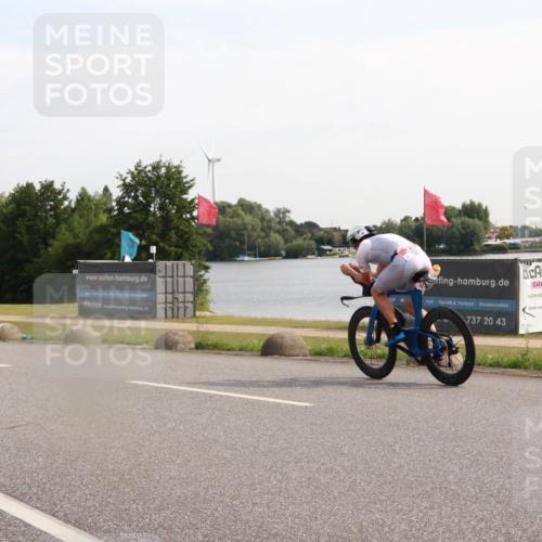 15.06.2025 - 27. Vierlanden-Triathlon H.Heesch http://msf.ph/oto/7998424 15.06.2025 09:49:29 Radfahren 27, 39, 54 meine-sportfotos.de