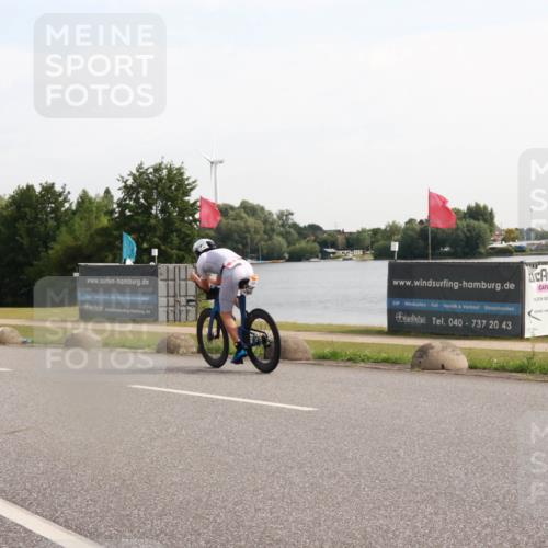 15.06.2025 - 27. Vierlanden-Triathlon H.Heesch http://msf.ph/oto/7998432 15.06.2025 09:49:29 Radfahren 27, 39, 54 meine-sportfotos.de