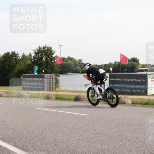 15.06.2025 - 27. Vierlanden-Triathlon H.Heesch http://msf.ph/oto/7998441 15.06.2025 09:49:34 Radfahren 27, 39, 54, 168 meine-sportfotos.de