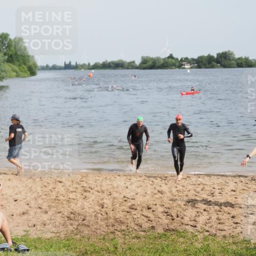 21.06.2025 - 27. Vierlanden-Triathlon MichiJ http://msf.ph/oto/7998467 15.06.2026 10:02:38 Schwimmen 397, 405 meine-sportfotos.de