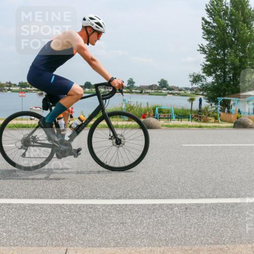 21.06.2025 - 27. Vierlanden-Triathlon H.Heesch http://msf.ph/oto/7998475 15.06.2025 12:30:44 Radfahren 739, 952 meine-sportfotos.de