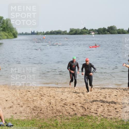 21.06.2025 - 27. Vierlanden-Triathlon MichiJ http://msf.ph/oto/7998478 15.06.2026 10:02:39 Schwimmen 397, 405 meine-sportfotos.de
