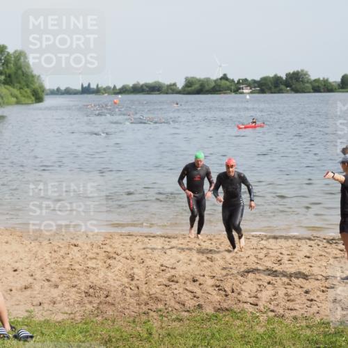 21.06.2025 - 27. Vierlanden-Triathlon MichiJ http://msf.ph/oto/7998482 15.06.2026 10:02:39 Schwimmen 397, 405 meine-sportfotos.de