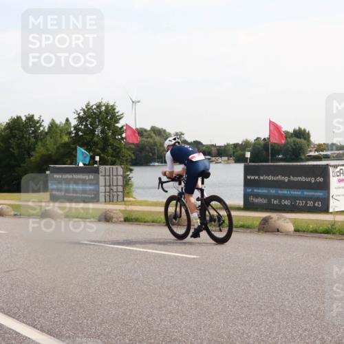 15.06.2025 - 27. Vierlanden-Triathlon H.Heesch http://msf.ph/oto/7998486 15.06.2025 09:50:29 Radfahren 8, 86, 171 meine-sportfotos.de