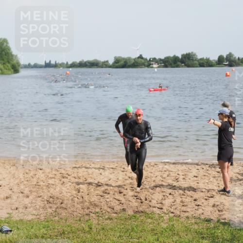 21.06.2025 - 27. Vierlanden-Triathlon MichiJ http://msf.ph/oto/7998491 15.06.2026 10:02:39 Schwimmen 397, 405 meine-sportfotos.de