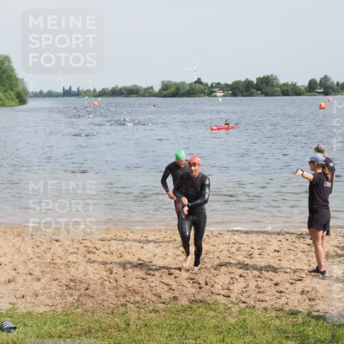 21.06.2025 - 27. Vierlanden-Triathlon MichiJ http://msf.ph/oto/7998495 15.06.2026 10:02:40 Schwimmen 397, 405 meine-sportfotos.de
