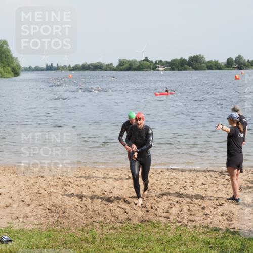 21.06.2025 - 27. Vierlanden-Triathlon MichiJ http://msf.ph/oto/7998501 15.06.2026 10:02:40 Schwimmen 397, 405 meine-sportfotos.de