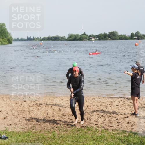 21.06.2025 - 27. Vierlanden-Triathlon MichiJ http://msf.ph/oto/7998504 15.06.2026 10:02:40 Schwimmen 397, 405 meine-sportfotos.de