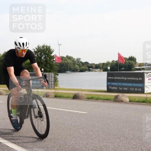 15.06.2025 - 27. Vierlanden-Triathlon H.Heesch http://msf.ph/oto/7998505 15.06.2025 09:50:53 Radfahren 15, 26, 208 meine-sportfotos.de