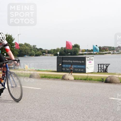 21.06.2025 - 27. Vierlanden-Triathlon H.Heesch http://msf.ph/oto/7998509 15.06.2025 11:36:49 Radfahren 688, 749 meine-sportfotos.de