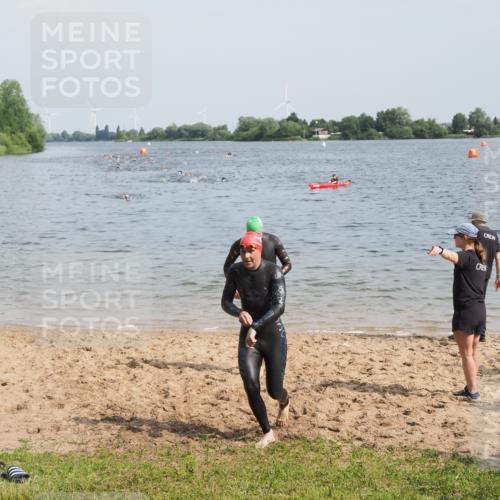 21.06.2025 - 27. Vierlanden-Triathlon MichiJ http://msf.ph/oto/7998511 15.06.2026 10:02:40 Schwimmen 397, 405 meine-sportfotos.de