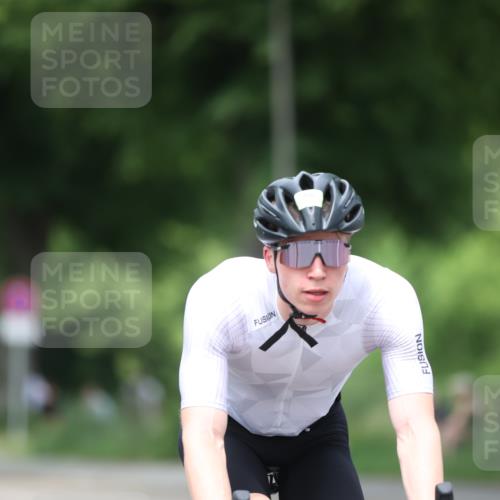 15.06.2025 - 7 Türme Triathlon Yannick Fuchs http://msf.ph/oto/7998514 15.06.2025 13:13:16 Radfahren 276, 304, 381, 496, 517, 547, 711, 841, 1041 meine-sportfotos.de
