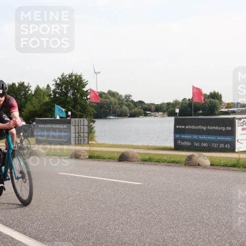 15.06.2025 - 27. Vierlanden-Triathlon H.Heesch http://msf.ph/oto/7998515 15.06.2025 09:50:57 Radfahren 15, 20, 26, 35, 210 meine-sportfotos.de