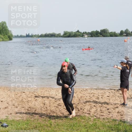 21.06.2025 - 27. Vierlanden-Triathlon MichiJ http://msf.ph/oto/7998519 15.06.2026 10:02:40 Schwimmen 397, 405 meine-sportfotos.de