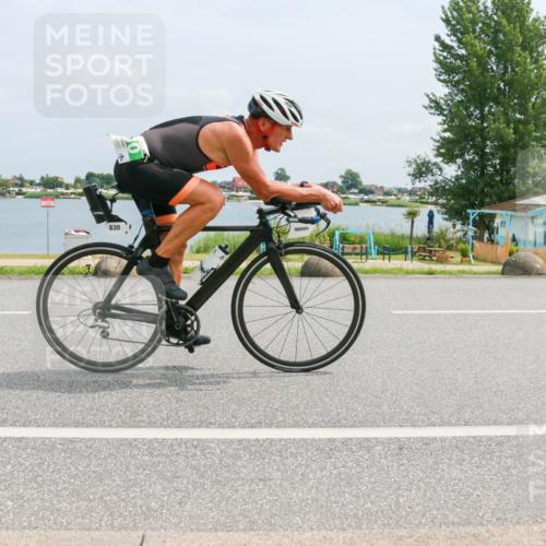 21.06.2025 - 27. Vierlanden-Triathlon H.Heesch http://msf.ph/oto/7998522 15.06.2025 12:30:54 Radfahren 830, 1049, 1050, 1051, 1052 meine-sportfotos.de