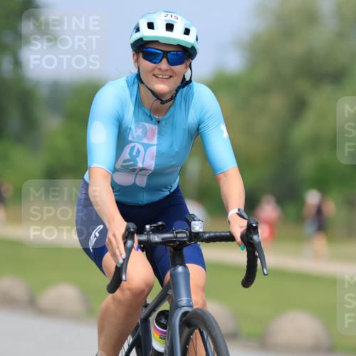 21.06.2025 - 27. Vierlanden-Triathlon H.Heesch http://msf.ph/oto/7998532 15.06.2025 12:28:58 Radfahren 215 meine-sportfotos.de