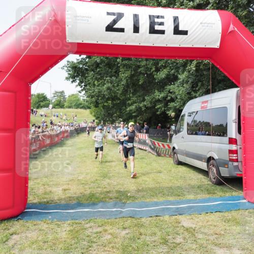 21.06.2025 - 27. Vierlanden-Triathlon MichiJ http://msf.ph/oto/7998546 15.06.2026 11:21:57 Ziel 315, 396, 406 meine-sportfotos.de