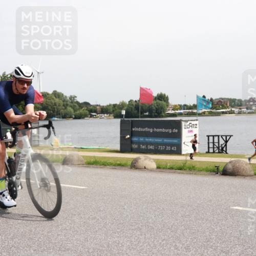 21.06.2025 - 27. Vierlanden-Triathlon H.Heesch http://msf.ph/oto/7998553 15.06.2025 11:36:58 Radfahren 123, 642 meine-sportfotos.de