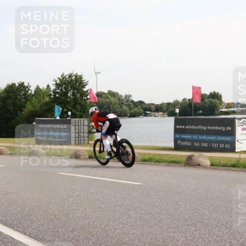 15.06.2025 - 27. Vierlanden-Triathlon H.Heesch http://msf.ph/oto/7998567 15.06.2025 09:51:52 Radfahren 85, 120, 176 meine-sportfotos.de