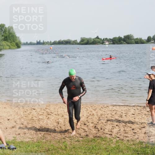 21.06.2025 - 27. Vierlanden-Triathlon MichiJ http://msf.ph/oto/7998569 15.06.2026 10:02:42 Schwimmen 397, 405 meine-sportfotos.de